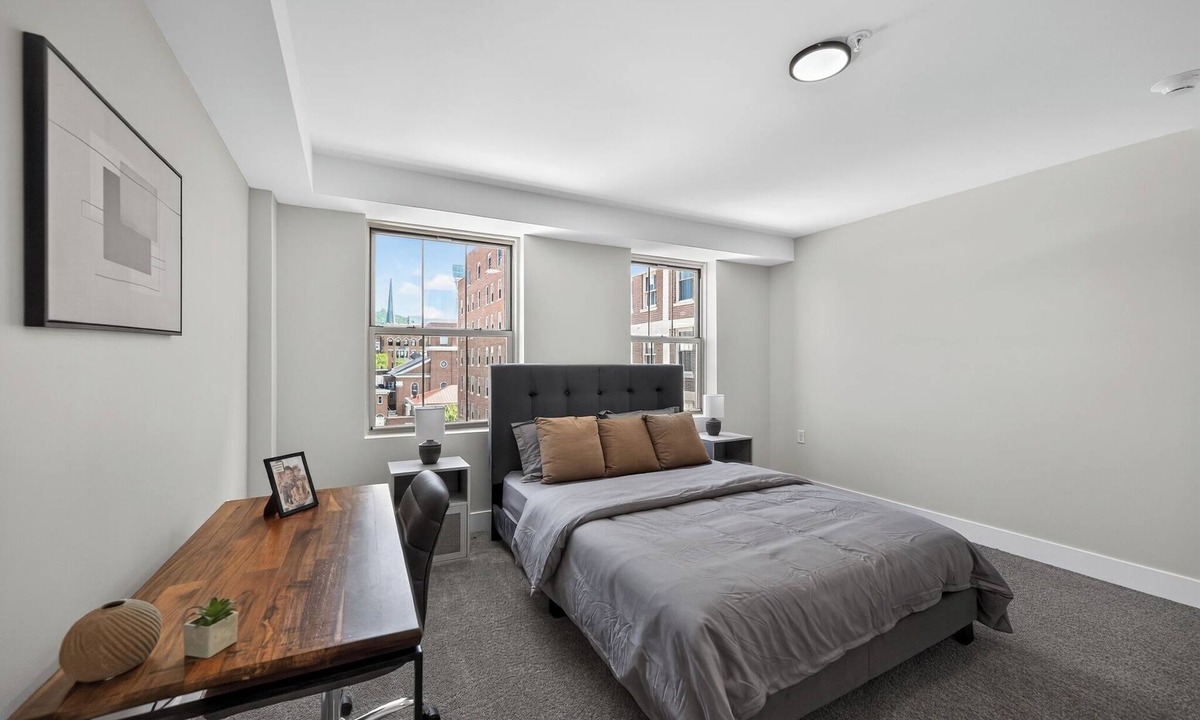 Reading Apartment | Elegant 2BR apartment with updated kitchen