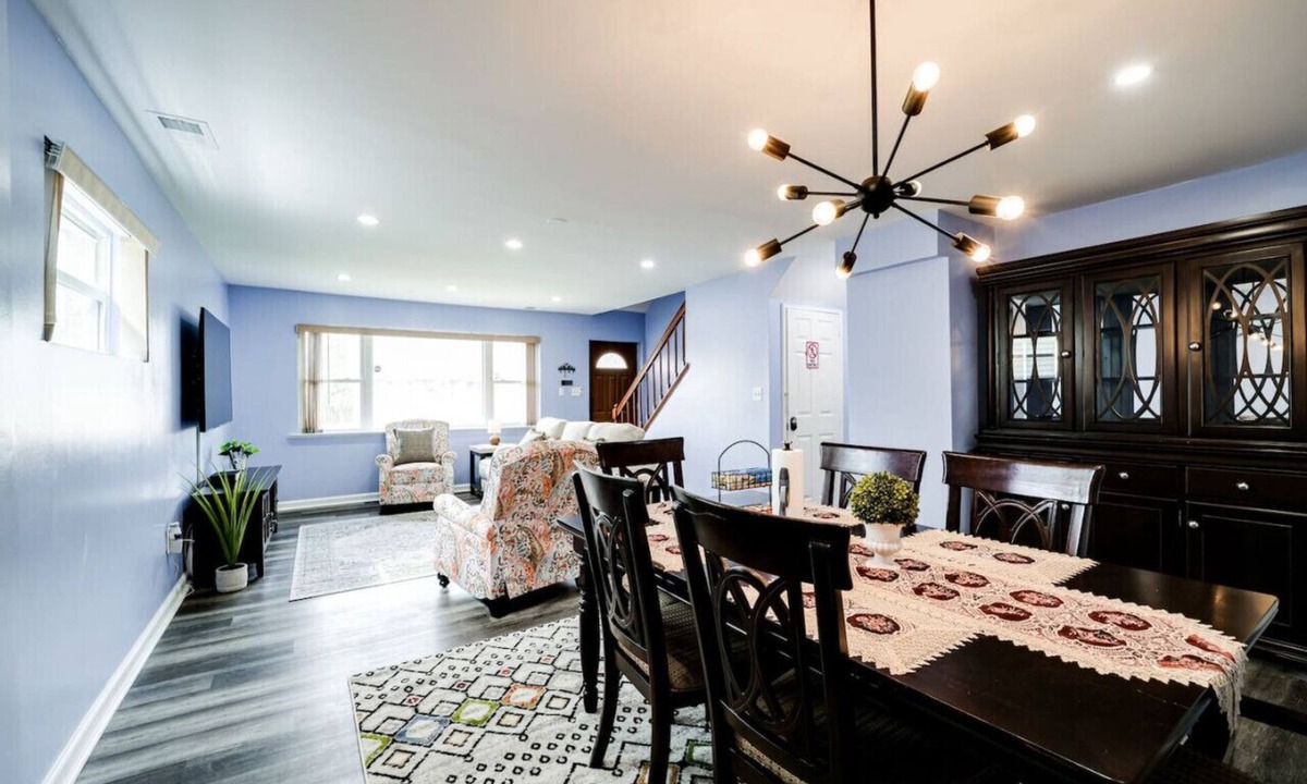Seminary Hill Apartment | Elegant 4Bd, 3bth with Office,free parking and E.V Charger in peaceful neighbor