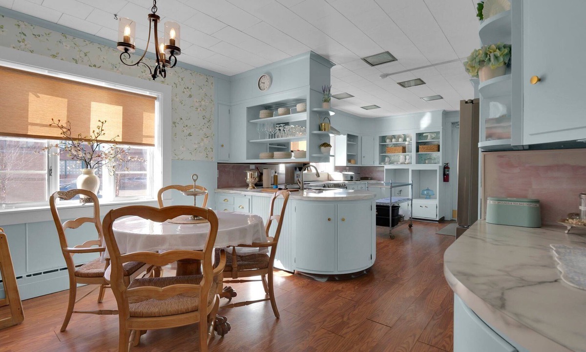 Olean Bed & Breakfast | Elegant Old Library Dickens Suite! Family, Near SBU