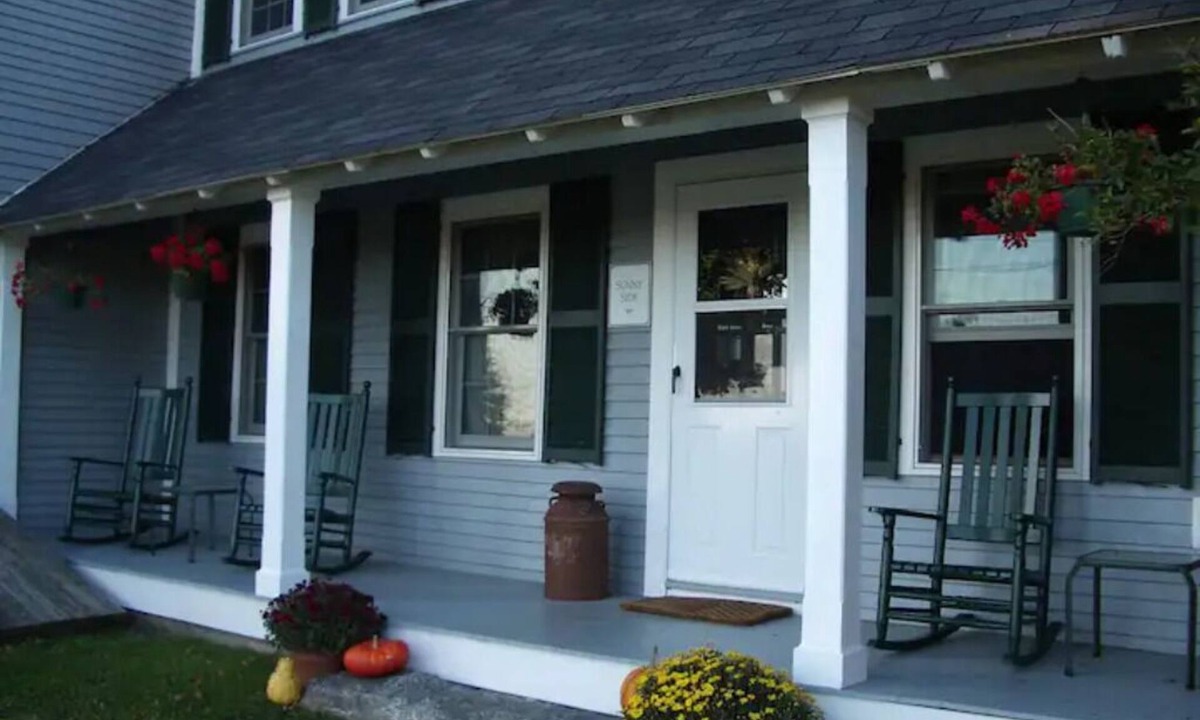 Walpole House | Entire Farmhouse with lots of open space 15 min north of Keene