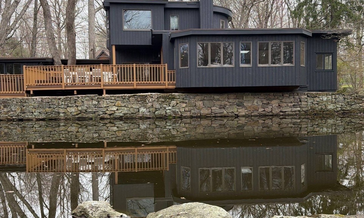Norwalk House | Entire House on Scenic Estate with Private Pond in Exclusive Neighborhood