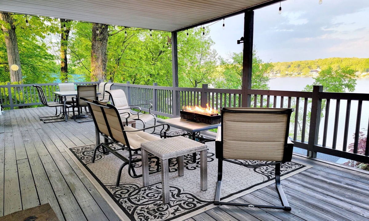 Lake Hopatcong House | Entire Private Lakefront Home on Lake Hopatcong + Kayaks and Pedalboat, 3Bd,1bth