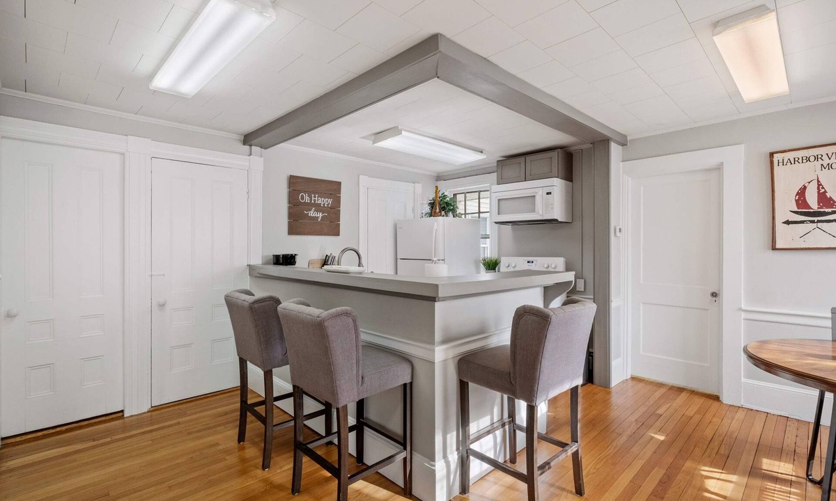 Exeter Apartment | Exeter -1st Floor Large Furnished Two Bed One Bath