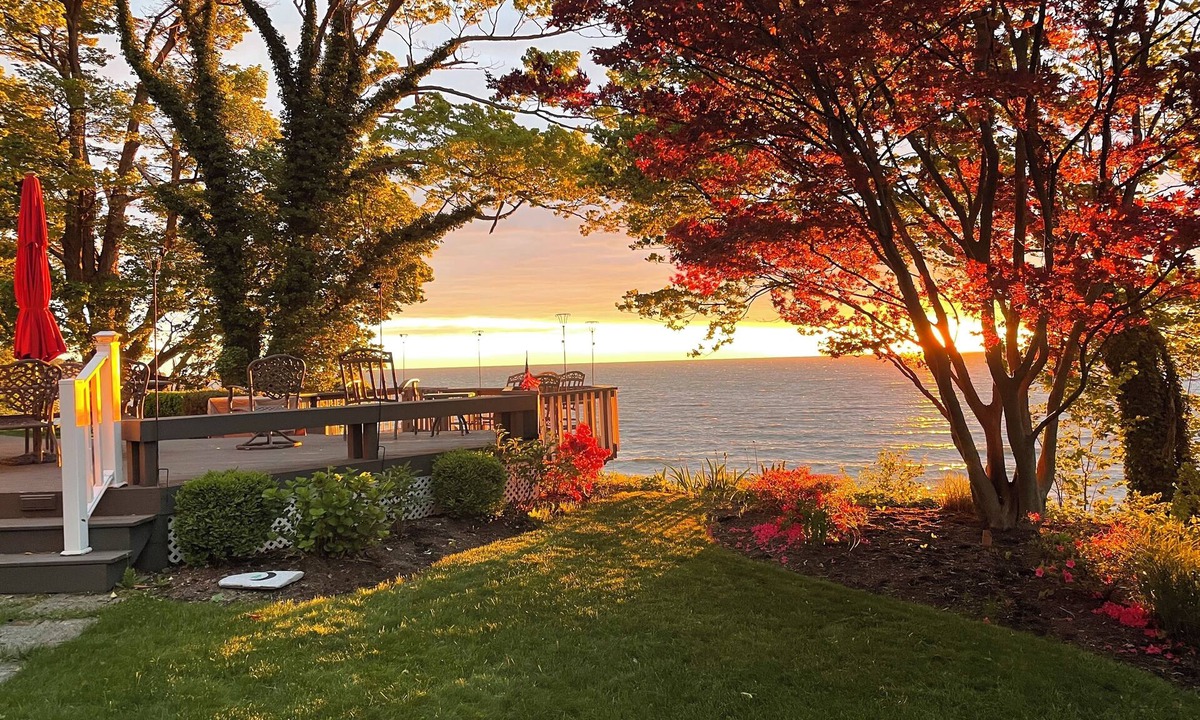 North East House | Fall Back @ Lakefront Home, Near Wineries & Breathtaking Sunsets w/Beach Access