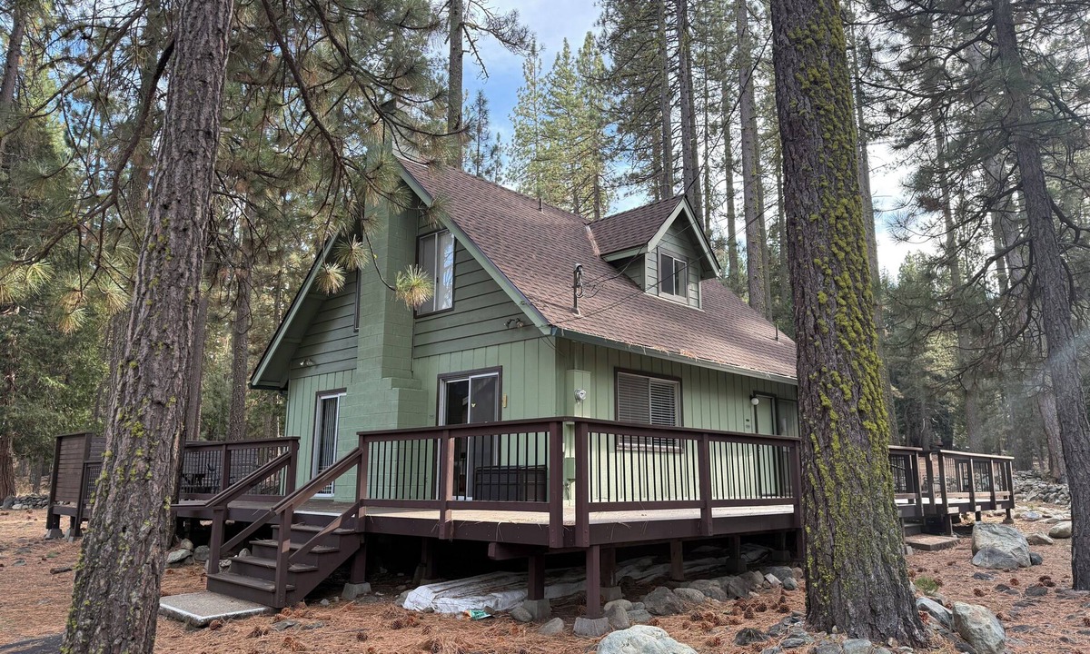 Graeagle Cabin | Family-Friendly Graeagle Cabin Deck backs to Forest Walk to Mill Pond
