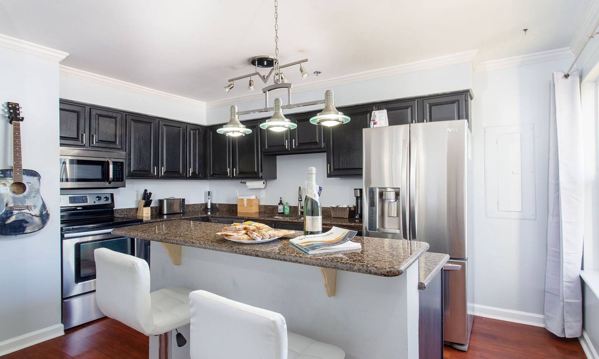 Rutledge Hill House | Free Parking! Closest Home 2 Broadway