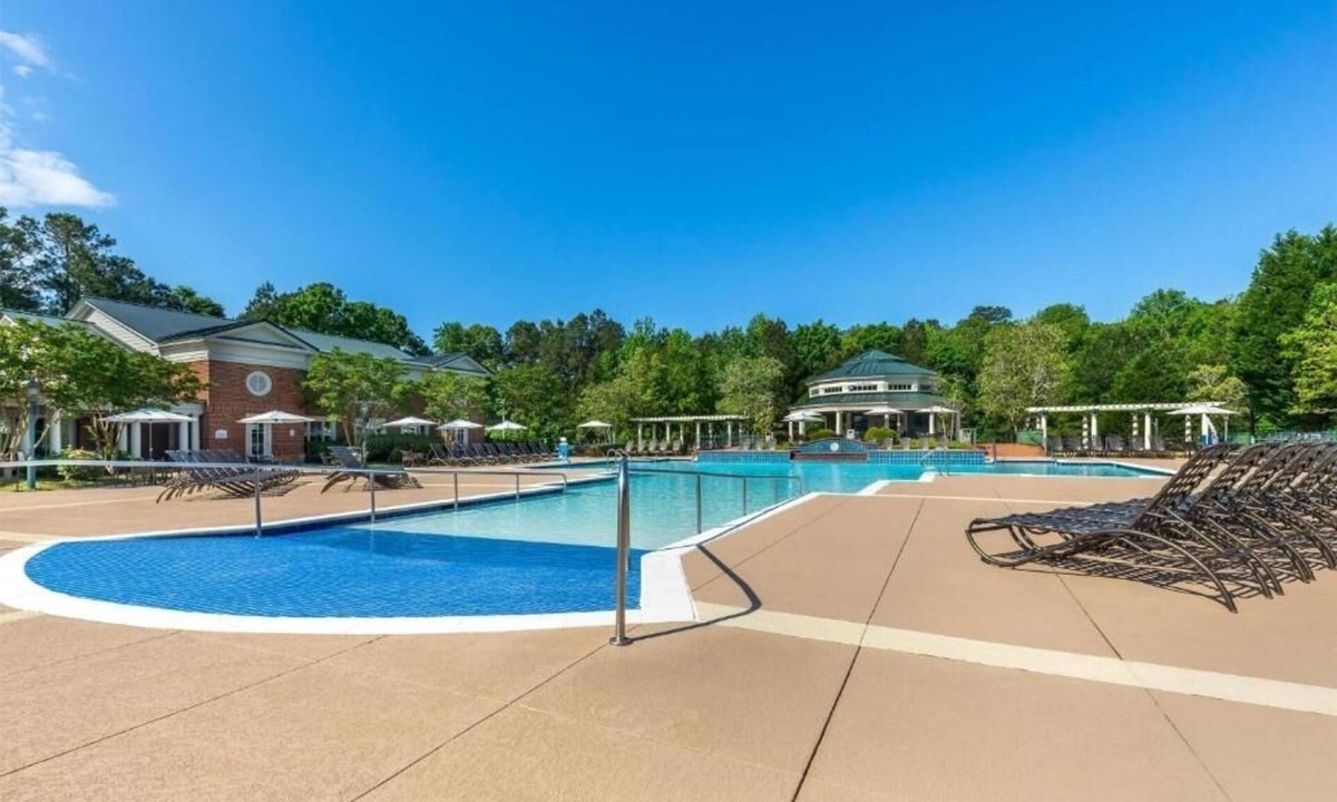 Berkeley Hotel | Fun-Filled Getaway with Pools, Mini Golf, Tennis, Volleyball & More