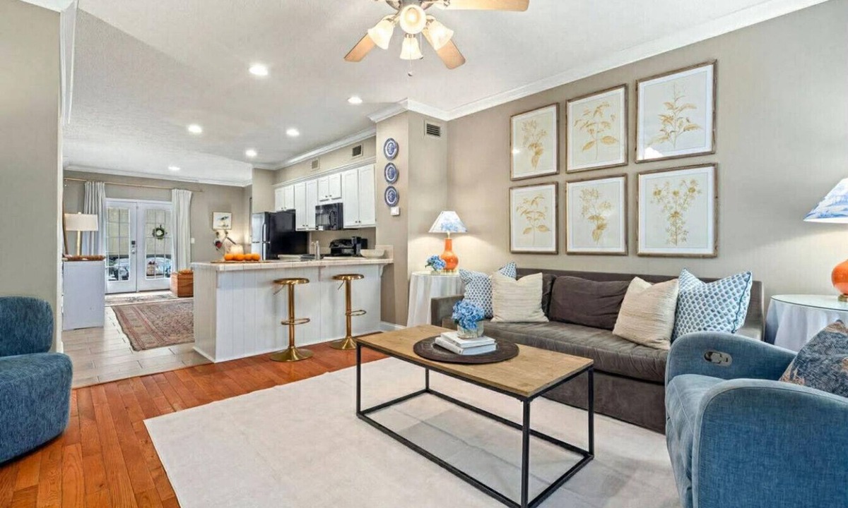 Auburn - Opelika Villa | Getaway on Gatewood-1K, 1Q, 2.5 bath, parking, 5 min to AU, I-85, Games