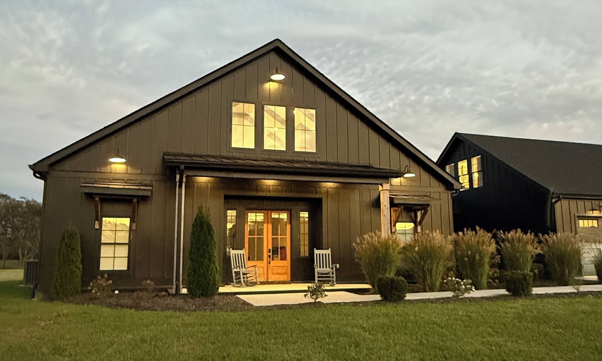 Unionville House | Gorgeous New Modern Farmhouse 3-bedroom in Eagleville with AC & on Land