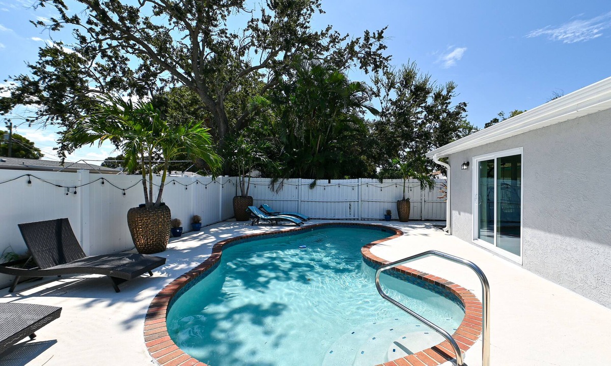 Trailer Estates House | HEATED Pool, Game Room, Bunk Beds, Close to Beaches & All the Fun!
