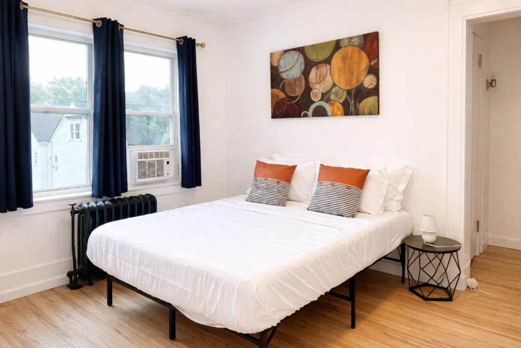 East Avenue Apartment | HighFallsDowntownStudioKitchenSmartTVPetFriend