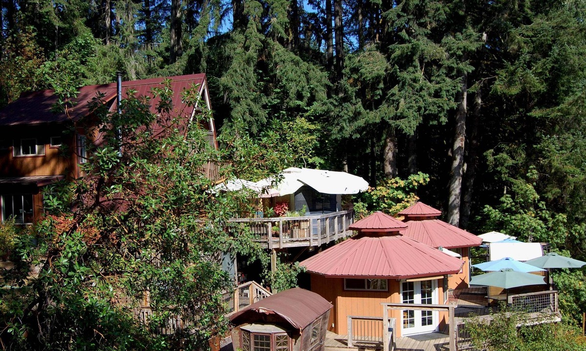 Alvadore Cottage | Hillside Deck Cottages: A cozy, rustic PNW retreat perfect for 4.