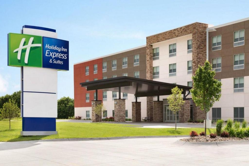 Springdale Hotel | Holiday Inn Express & Suites - Springdale - Fayetteville Area