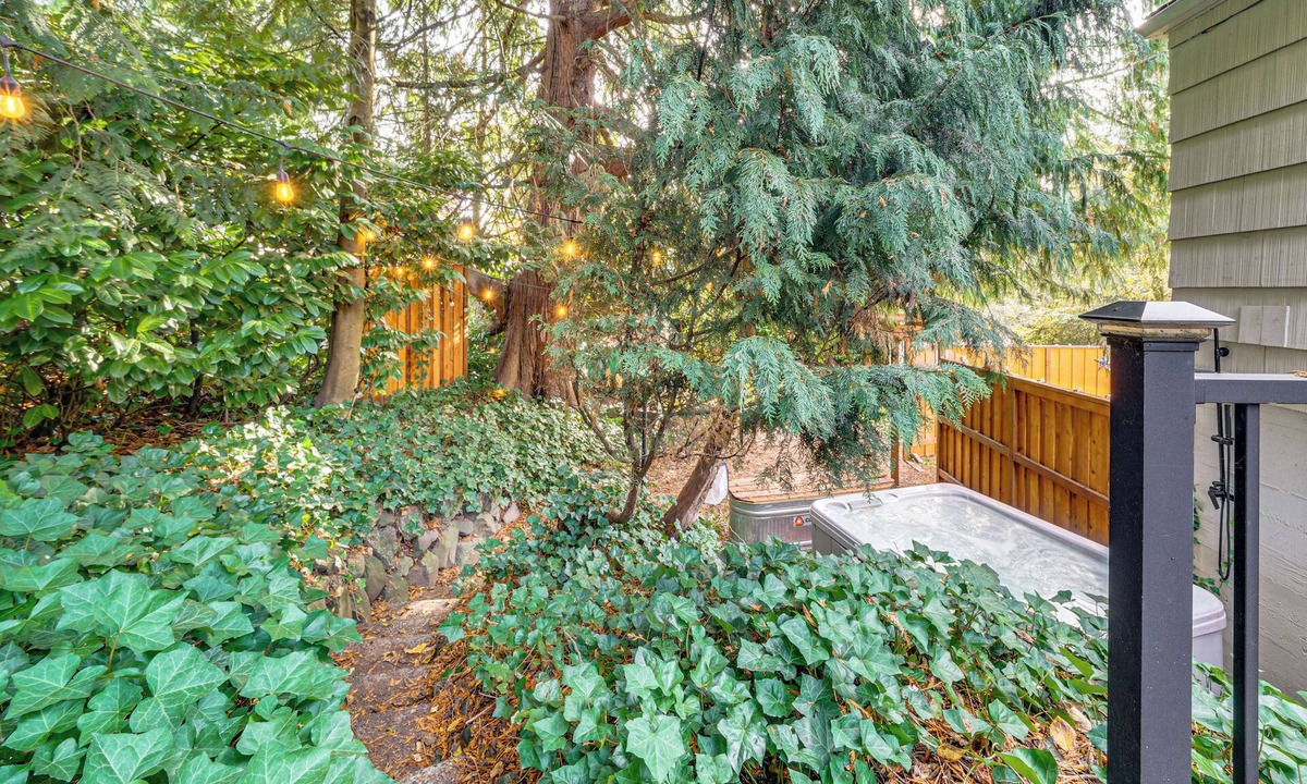 Seattle Metro Area Cottage | Hot Tub, Trails & Tranquil Views! Cozy Seatac Spot