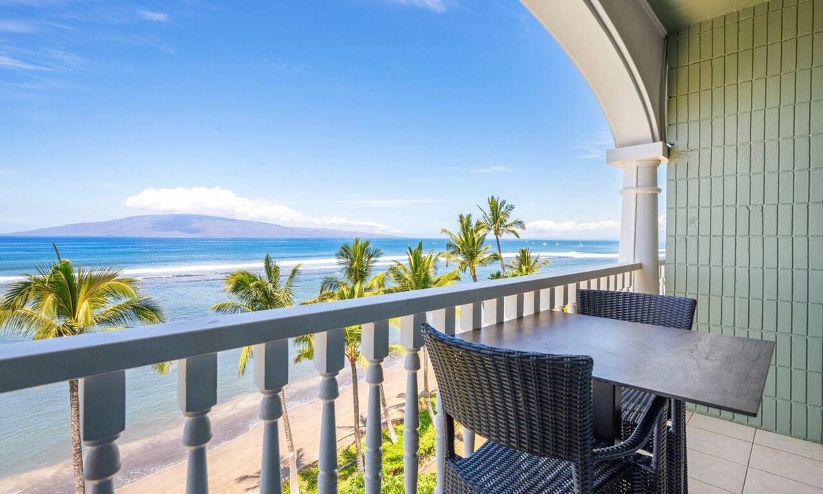 Historic Lahaina Front Street Apartment | Lahaina Shores 621 – Relaxing Oceanfront Studio
