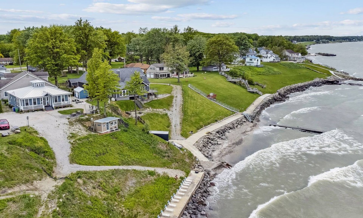 Ashtabula House | Lakefront Beach House - Sauna & Steam Pod Retreat