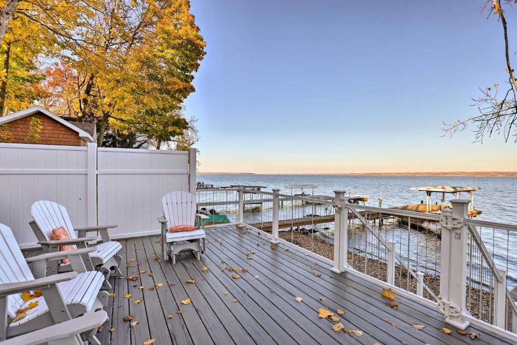 Town of Varick House | Lakefront Romulus Retreat w/Private Dock!