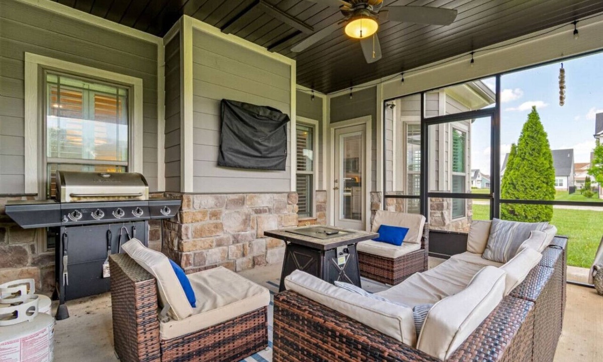 Winchester House | Lakin It Easy-Pool, Twin Creeks Marina, & Dry Creek Beach