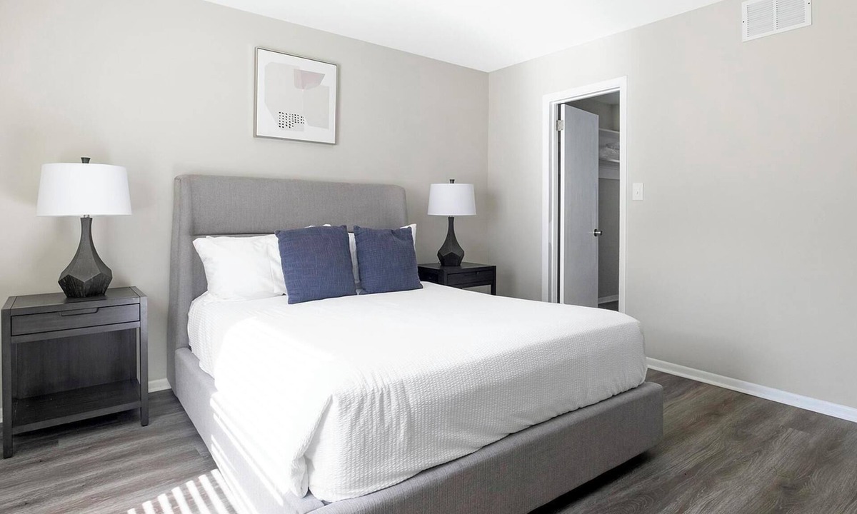 Homewood Apartment | Landing | Stylish 1BD, Pool, Gym