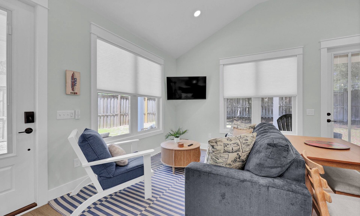 Wilmington Cottage | Little Palm ~ Cozy Cottage, Close to Everything Wilmington has to Offer!