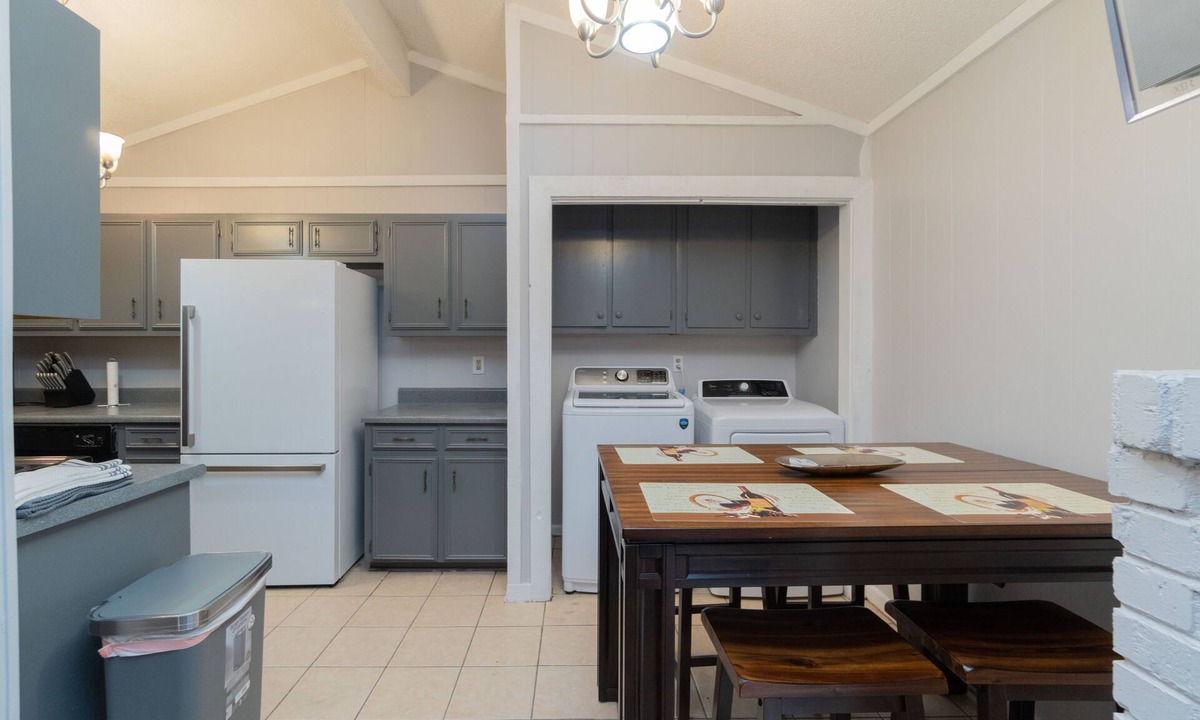 Gunter Afs House | Lovely 3 bedroom house close to great shopping and dining.