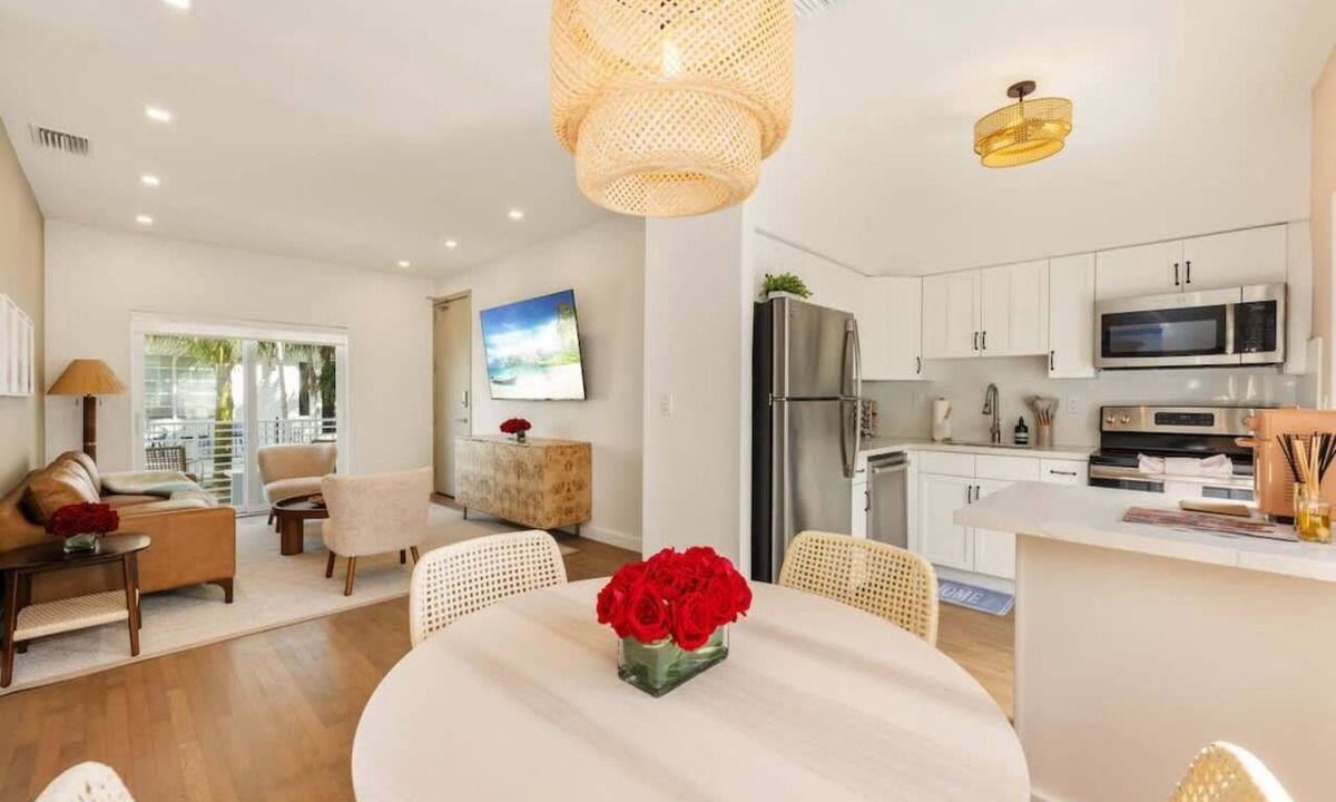 West Avenue Apartment | Lux Designer Apt | 2BR/2BA in Heart of Miami Beach