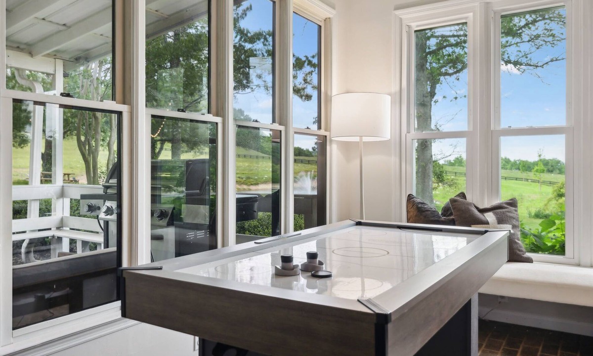 Thompson's Station House | Luxe Franklin Home| 15 Acres w Pond & Game Room
