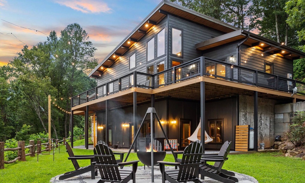 Bryson City Cabin | Luxury Mountain Retreat with Hot Tub, Views & Game Room – Bryson City