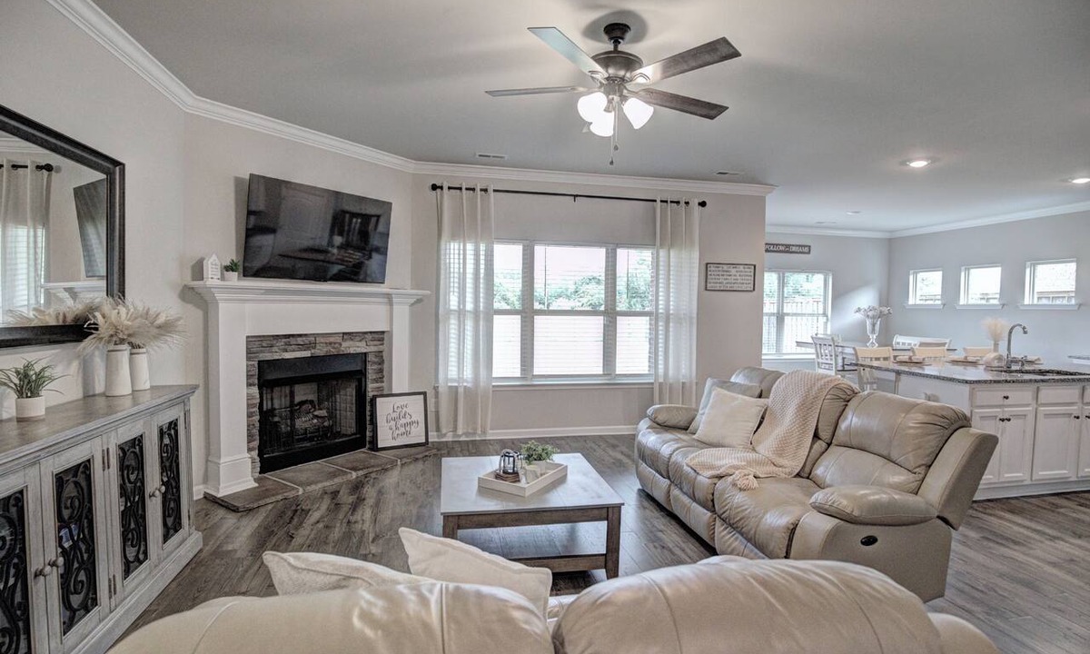 Athens House | Marvelous 4-bedroom house, 5 miles from the square in vibrant Athens