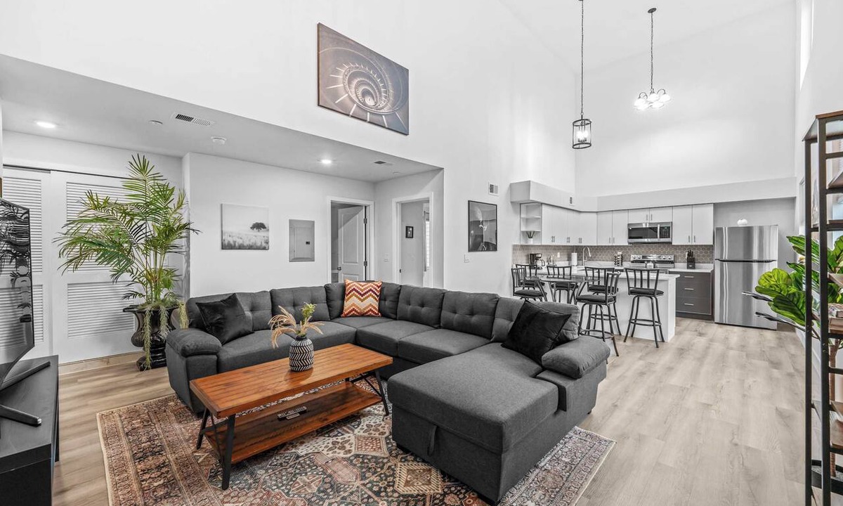 Center City Apartment | Massive Multi-Unit Home, Sleeps 25, 2 Car Garage