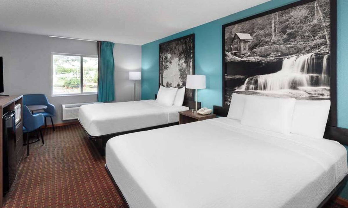 McHenry Hotel | McHenry Inn