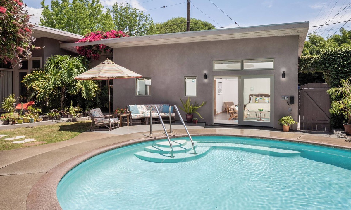 Bixby Knolls Apartment | Mid-Century Mod Studio and Pool