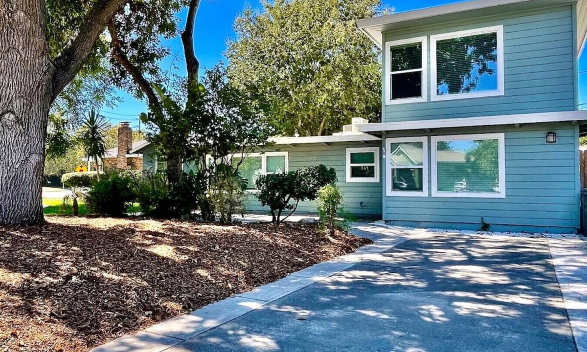 West Sacramento House | Mid-Century Modern · Covered Patio · BBQ · 5 Min to Downtown