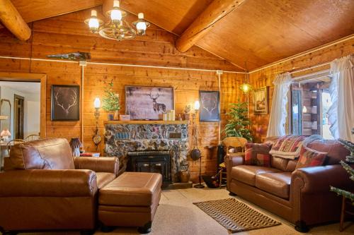 Alpine Village House | Milner Pass Cabin by StayLage