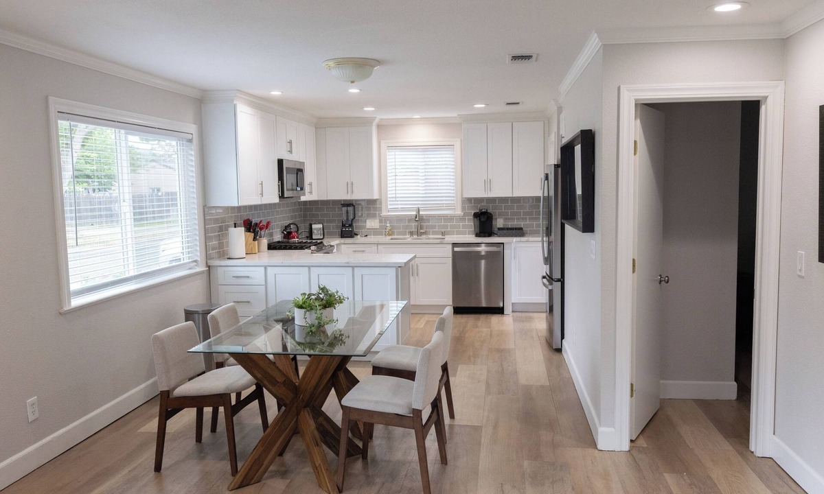 Arden-Arcade House | Modern, Central Retreat with HVAC, WiFi and all the comforts of home