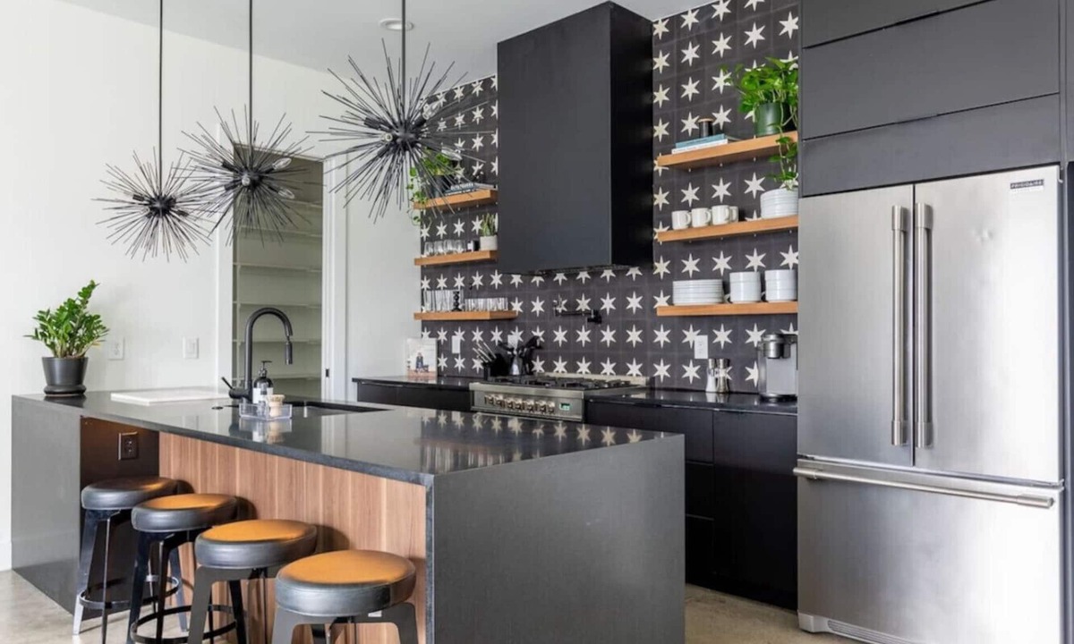 Edgehill Villa | Modern Oasis: Rooftop Sunsets & City Lights!
