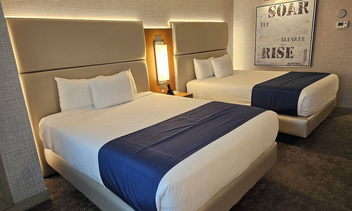 Gateway District Resort | Modern Unit at Strat Casino Strip Las Vegas 2 Large Beds