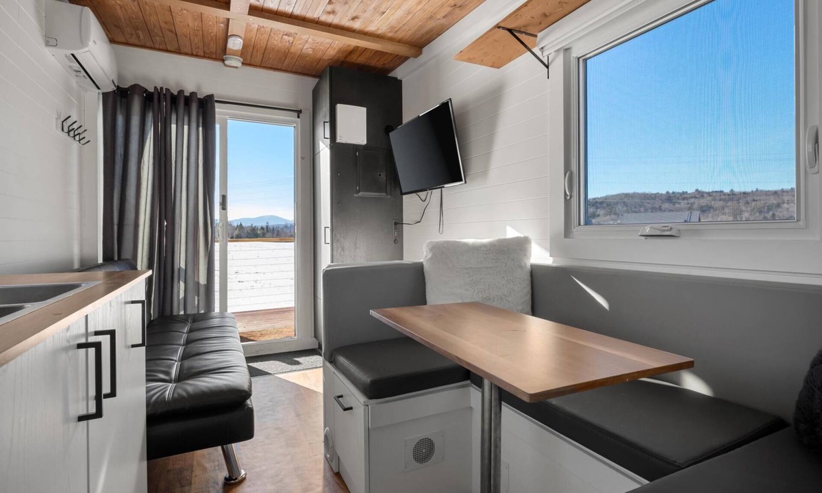 Morrisville House | Modern & Upscale Tiny Home, Great Spot near Stowe