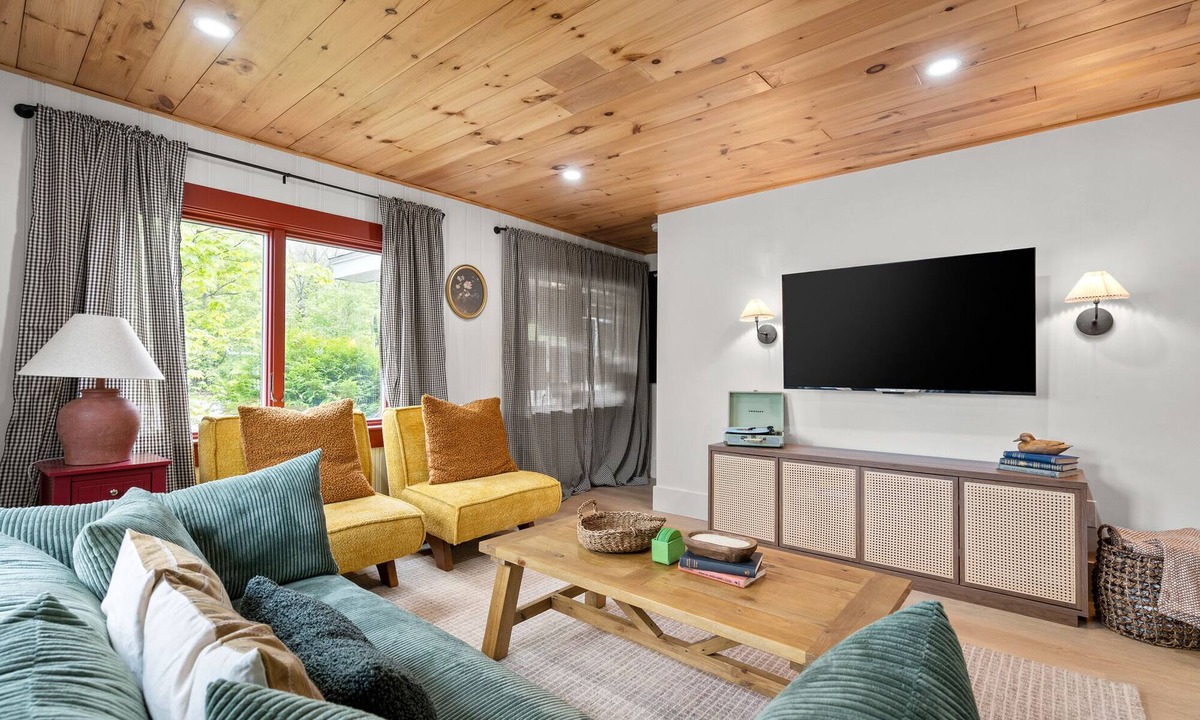 Lincoln House | Mount Washington Luxury Relaxation Getaway at the PemiCabins!