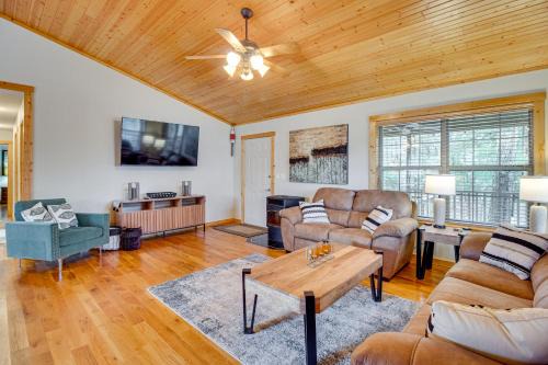Elizabeth House | Norfork Lake Access: Cabin w/Deck & Water View!