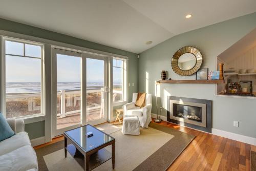 Moclips House | Oceanfront Moclips Retreat w/Beach Access & View!