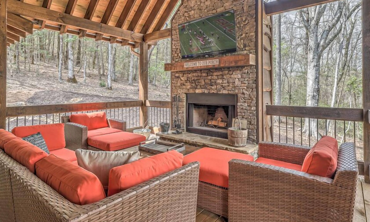 Epworth Cabin | Paradise Creek - Creek Front | Perfect for Families | Hot Tub