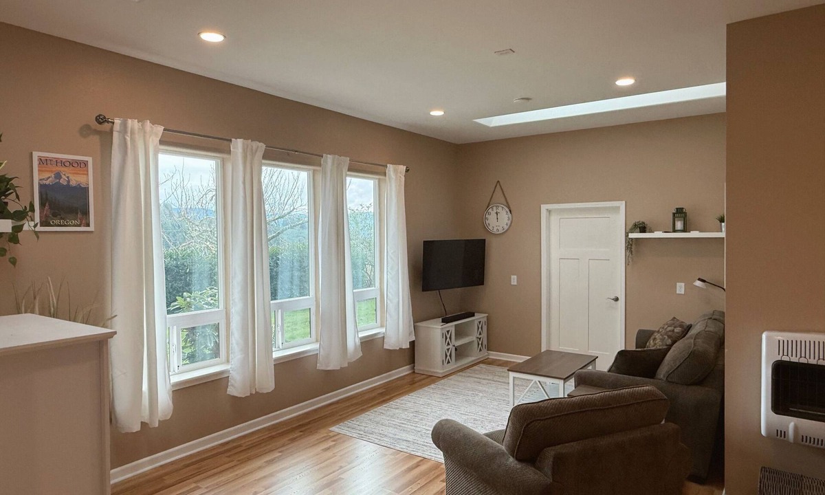 Crawfordsville Apartment | Peaceful and private. Brand new 2 bedroom private estate apartment.