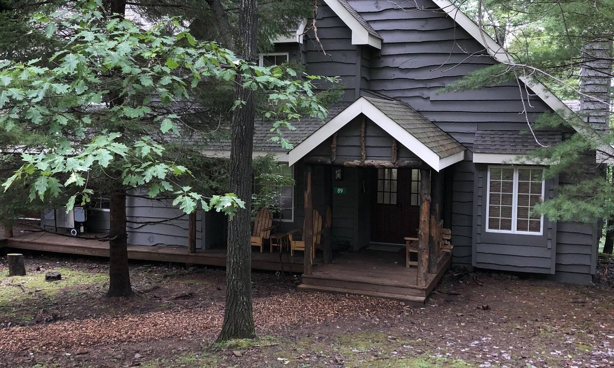 White Haven House | Poconos Jack Frost Mountain ski in/ski out 4 br/3 bath, fireplace, deck