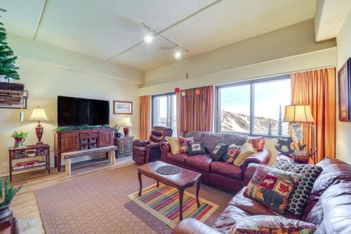 Sugar Mountain House | Pool & Hot Tub: Mtn-View Condo in Sugartop Resort!