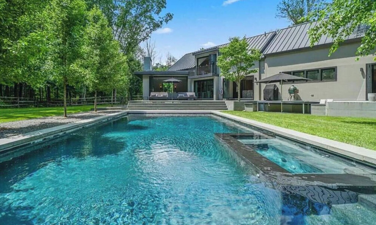 Redding Ridge House | Private 5 Acre Estate Near NYC Pool EV Charger 4BR 5BA Sleeps 8 Plus 2 Kids