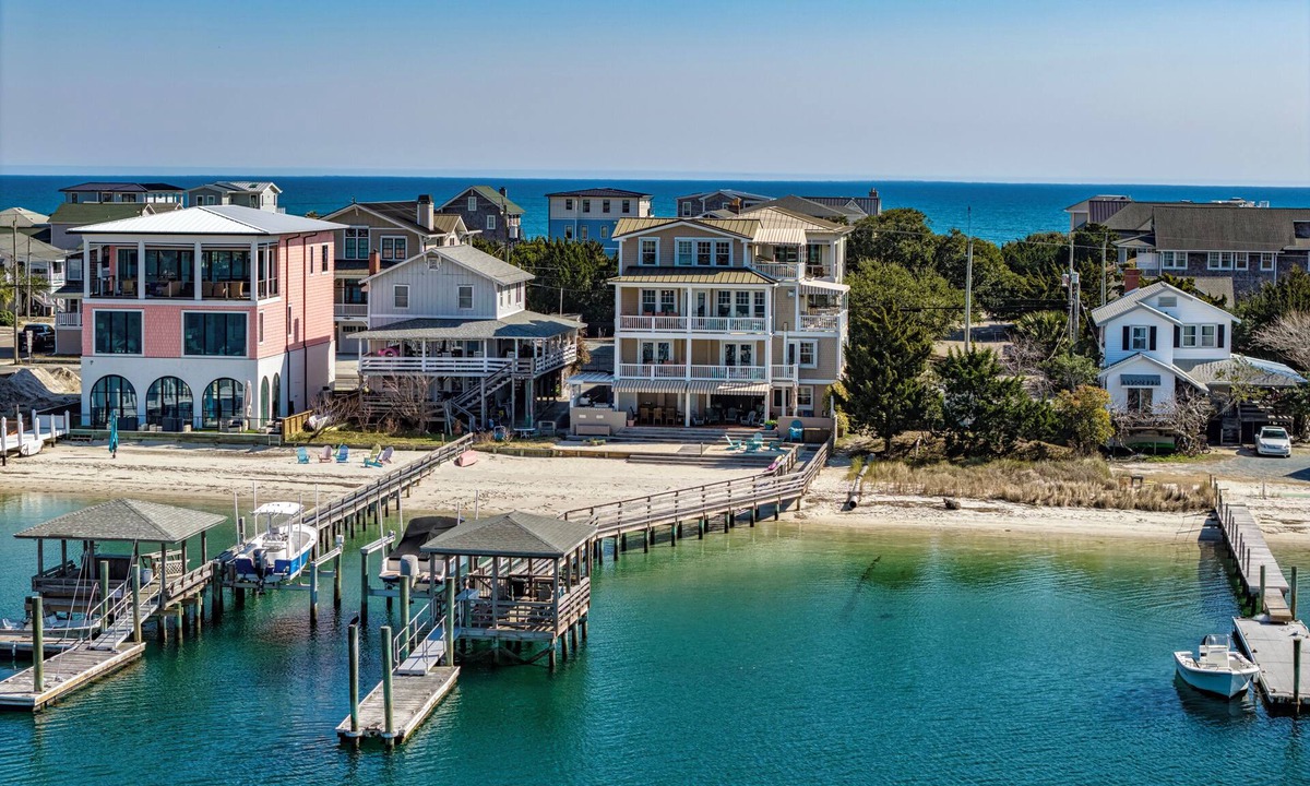 Wrightsville Beach House | Private Beach, Outdoor Kitchen, Bring your Boat to this Wrightsville Gem!