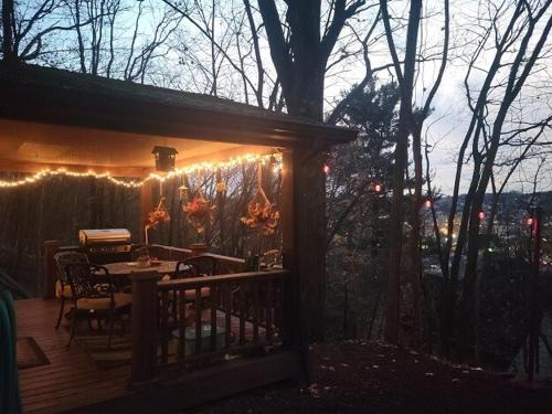 Carnegie House | Private Cottage in Carnegie - Close to Downtown - Pet Friendly