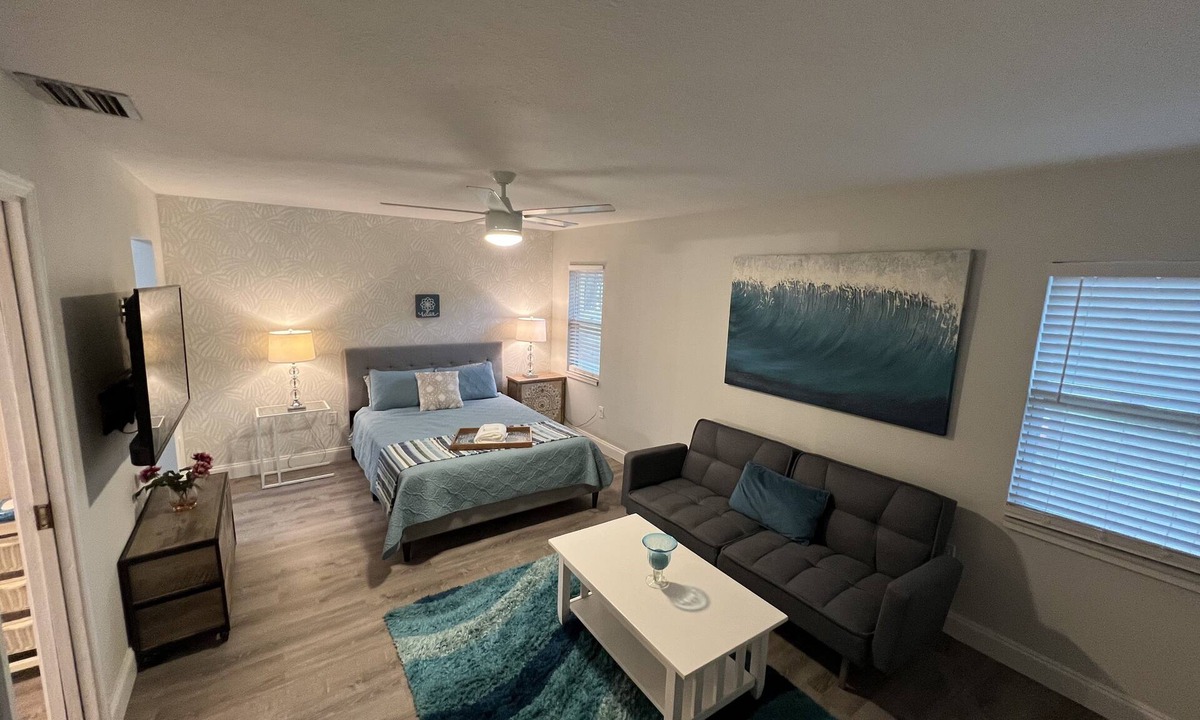 Palma Sola Apartment | Quiet Waterview Oasis - 10 minutes to Anna Maria Island