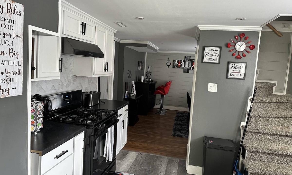 Morgantown House | Quite and Peaceful Modern Home Away From Home in the Mountain State!